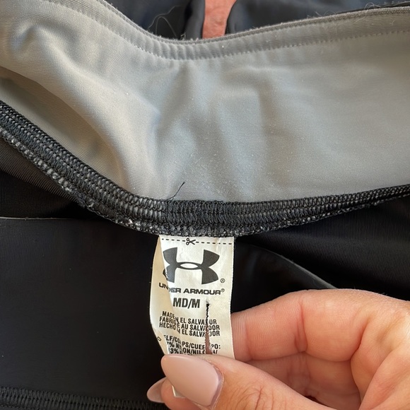 Set of 2 women’s under armor compression shorts - Picture 5 of 5